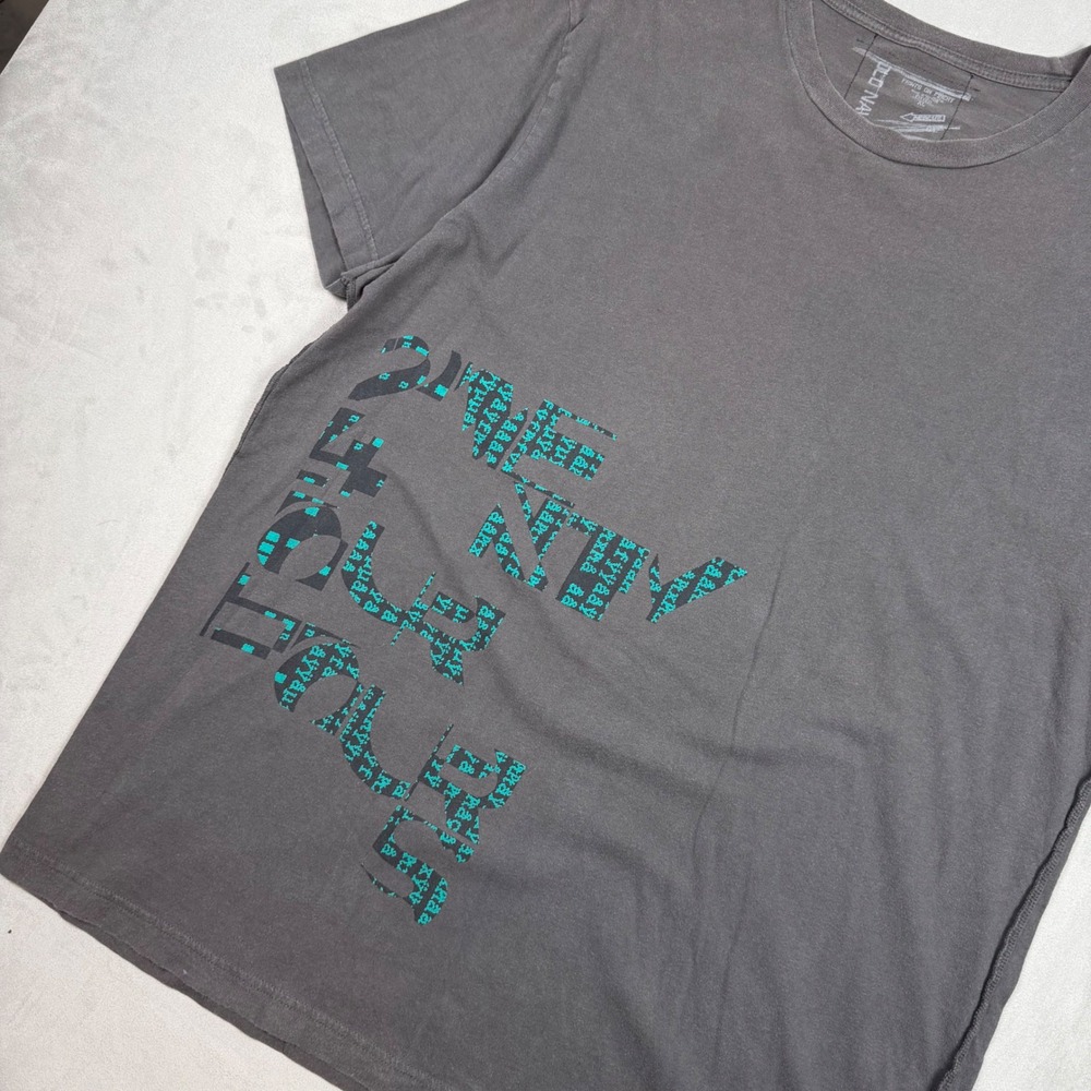 Y2K Mens Old Navy Prints on Finery Graphic Fitted T-Shirt Charcoal Gray XL - Picture 2 of 7